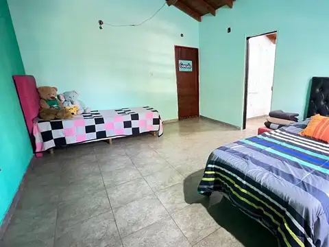 CASA 4 AMBIENTES VENTA MONTE GRANDE LOCAL Y DEPTO