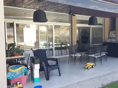 Casa en Alquiler Temporal con 3 cocheras