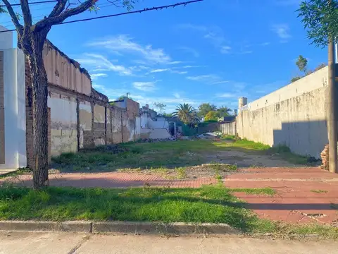 VENTA/ TERRENO/ B° SARMIENTO/ SERVICIOS