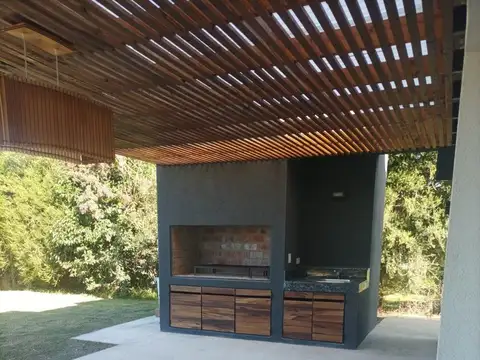 Casa 6 ambientes con 4 baños