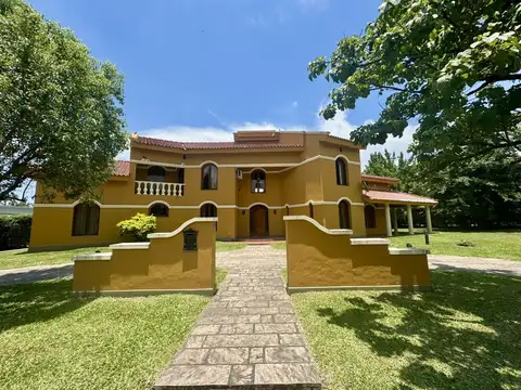 Casa 10 ambientes con 4 baños