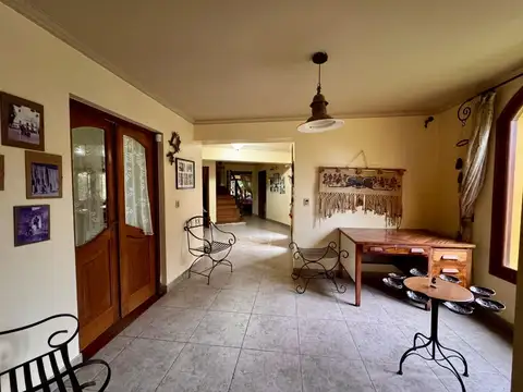 Casa 10 ambientes con 4 baños