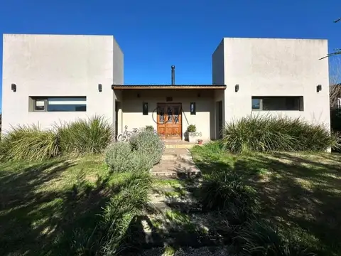 Barrancas de San Benito, Chapadmalal, Buenos Aires, Argentina.
