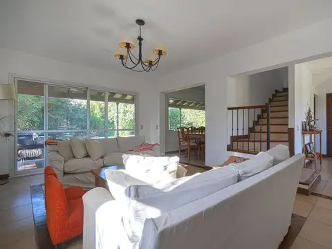 Casa 5 ambientes con 2 baños