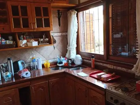 Casa en venta - 4 Dormitorios 3 Baños 2 Cocheras - 250Mts2 - San Bernardo Del Tuyu