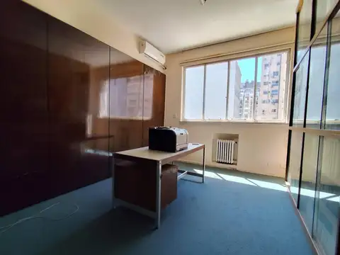 Oficina 7 ambientes con 2 baños