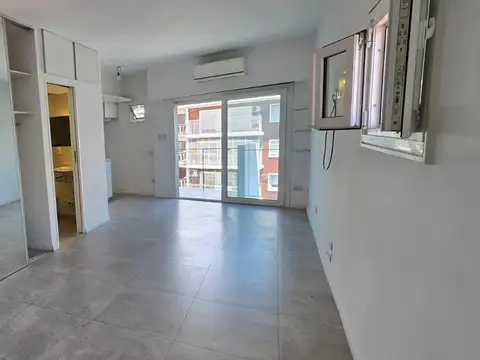 Alquiler monoambiente- Zona Alto Palermo con Balcón Piso Alto