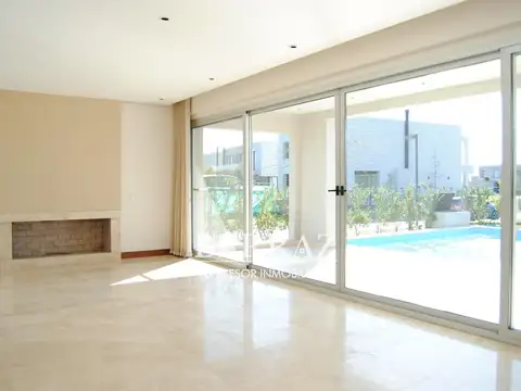 Casa en Venta en Ayres Plaza, USD 725.000