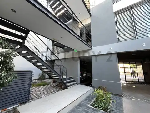 Century 21 López vende departamento en Godoy Cruz.