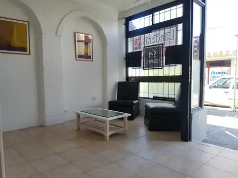 Amplio Local en excelente ubicación 