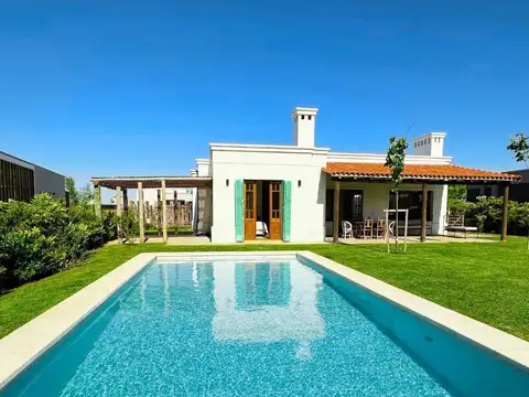 Casa en Venta con 2 cocheras