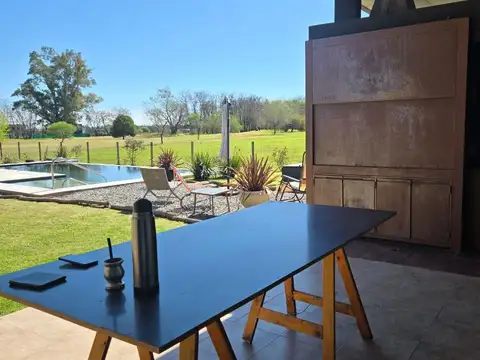 Casa en Venta con 3 cocheras