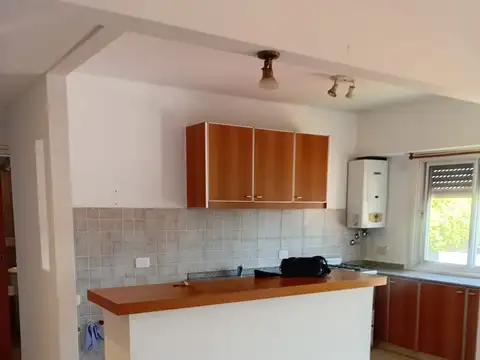 EXCELENTE  DEPARTAMENTO  DE DOS AMBIENTES EN CARAPACHAY