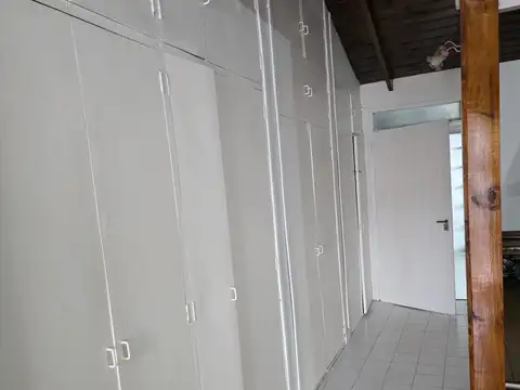 Casa 5 ambientes con 1 baño