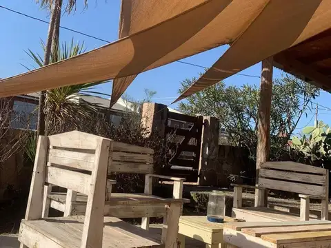 Casa 8 ambientes con 6 baños