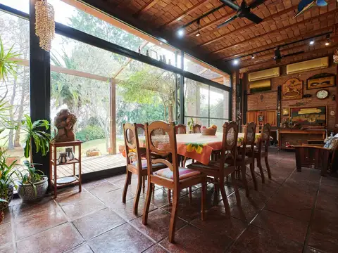 Casa en Venta con 2 cocheras