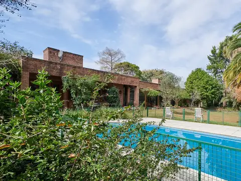 Venta Casa 6 ambientes en Club de Campo Hacoaj Dependencia Pileta con solarium