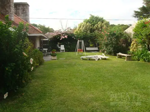 Casa en Venta con 4 cocheras