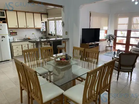 Casa 4 ambientes con 3 baños