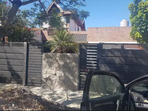 ALQUILER PH 2 AMB - WILDE COCHERA   PATIO    JARDIN SIN EXPENSAS