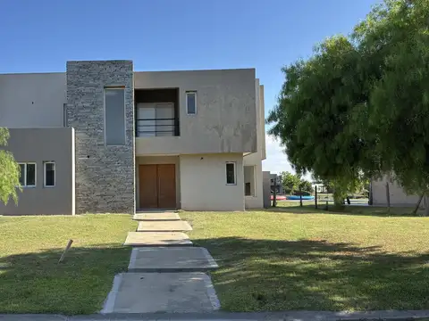 Casa en Venta en El Canton - Norte, USD 360.000