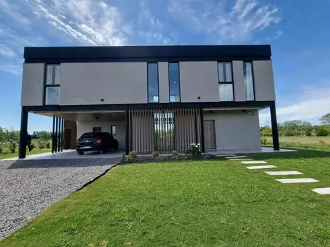 CASA PREMIUM EN VENTA 5 AMB COUNTRY MEDAL PILAR