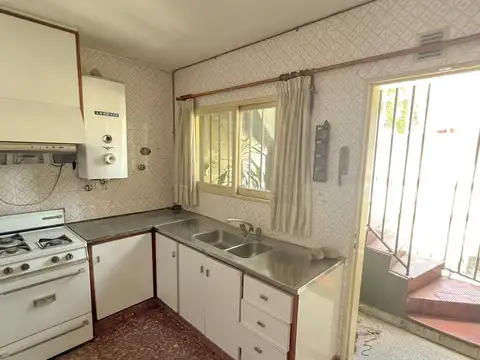 Casa 3 habitaciones, terraza y balcón.Echesortu Pje Marqués de Moya al 3800