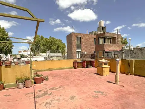 Casa 3 habitaciones, terraza y balcón.Echesortu Pje Marqués de Moya al 3800