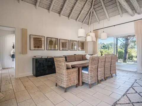 Casa en venta de 5 dormitorios en Laguna Escondida 100