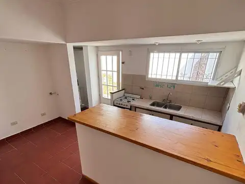 Casa 3 ambientes con 1 baño