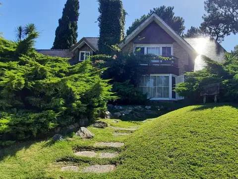 Casa en Alquiler Temporal en Playa Mansa, USD 13.200