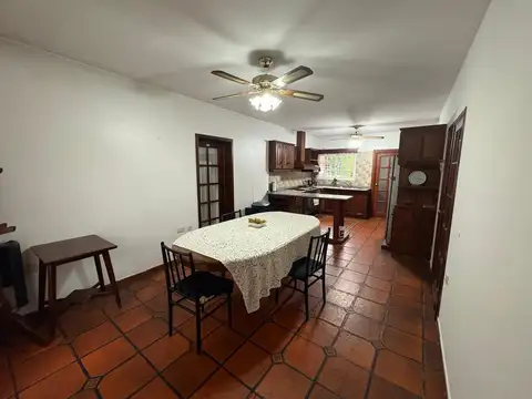Casa 3 ambientes con 2 baños
