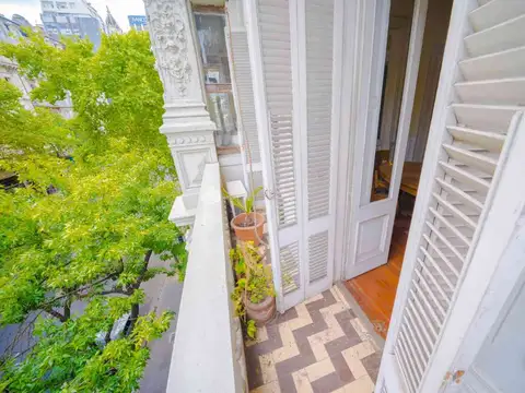 VENTA 5 AMB S/PISO EDIFICIO HISTORICO AV DE MAYO