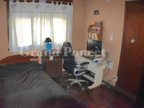 Casa 5 Ambientes con Patio y Terraza en Venta