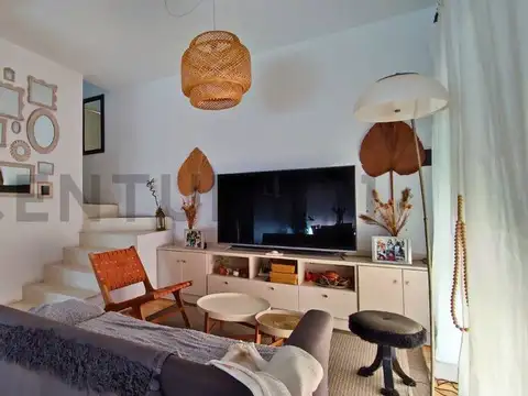 Casa 6 ambientes con 2 baños