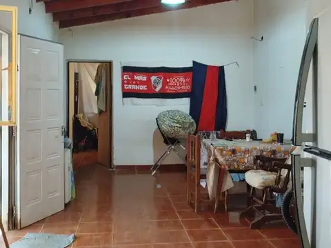 Casa 2 ambientes con 1 baño