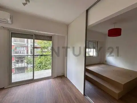 Depto 3 ambientes con balcón al frente en Almagro