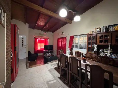 CASA A LA VENTA 4 DORMITORIOS