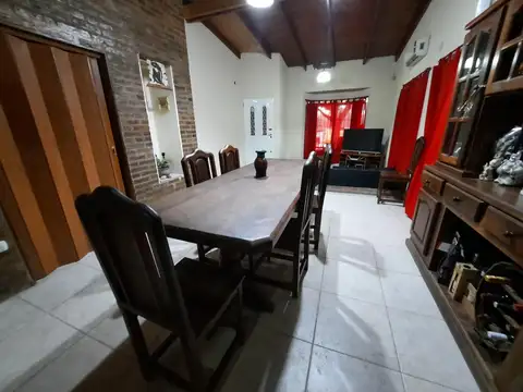 Casa 6 ambientes con 3 baños