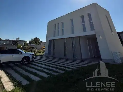 Casa en Alquiler de 3 dormitorios