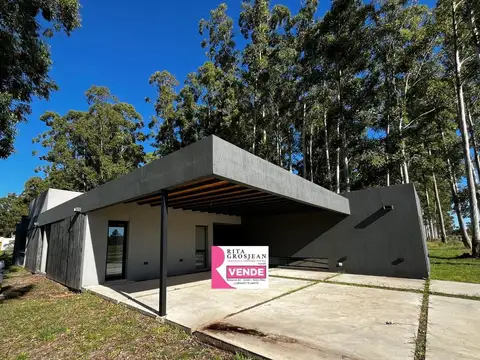 Casa de lujo a estrenar en Club Privado La Aldea