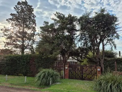 Casa Venta Funes 2 dorm 1310 m2 parque. A 150 mt Don Mateo