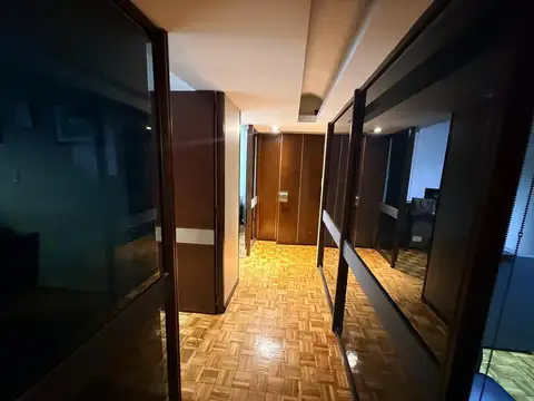 Oficina 5 ambientes con 2 baños