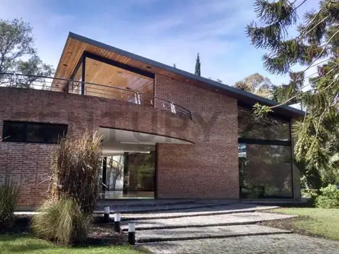 Lote 42 en barrio cerrado La Arbolada, La Plata.