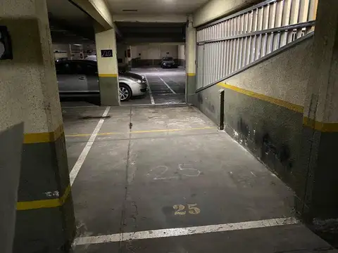 Venta- Oportunidad- Cochera cubierta fija- Quilmes Centro