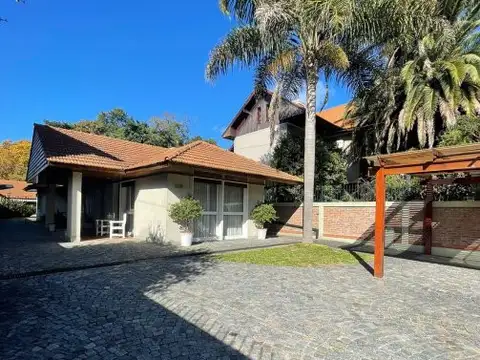 VENTA CASA CALLE SEGUI 500 ADROGUE ENTRE LAS CALLES AVELLANEDA Y QUINTANA