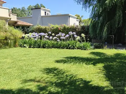 Casa 7 ambientes con 2 baños