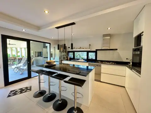 Casa 4 ambientes con 3 baños