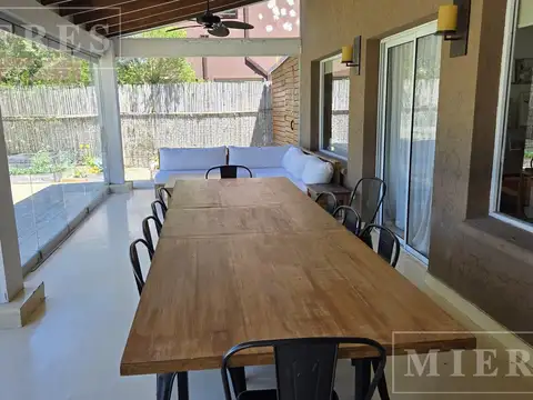 Casa 5 ambientes con 2 baños