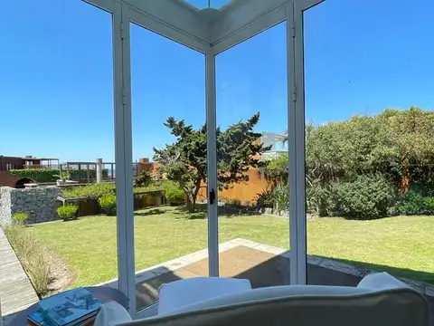 Casa 6 ambientes con 5 baños